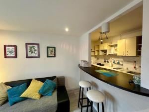 a living room with a couch and a kitchen at Przy Stawikach in Sosnowiec