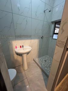 Et badeværelse på On Wynne Guest House