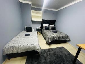 En eller flere senge i et værelse på On Wynne Guest House