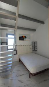 a bedroom with a bed in a white room at Appartement T2 en résidence Naturiste en bord de Mer in Leucate-Plage