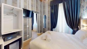 Postel nebo postele na pokoji v ubytování ROME'S GLORIA HOTEL