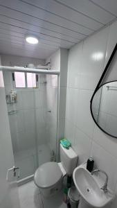 Koupelna v ubytování Apartment 10 min Cwb airport