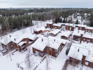 Lakeside Retreat near the University, with 2 free parking spots iarna