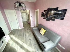 Χώρος καθιστικού στο Lovely Bridge View Apartment Close to Padua City Center