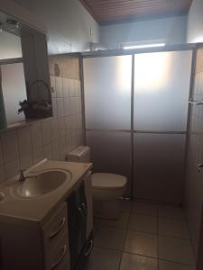 Koupelna v ubytování Casa de praia Morada do Sol