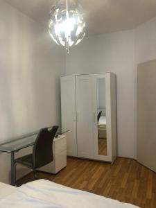 Giường trong phòng chung tại Toproom