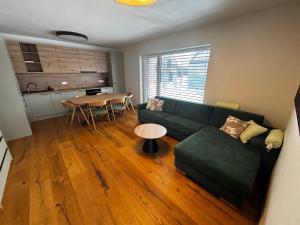 Kuchyň nebo kuchyňský kout v ubytování STEZKA horský apartmán Dolní Morava