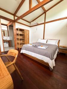 Postel nebo postele na pokoji v ubytování Musa Uluwatu Villas