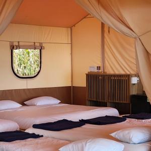 Postel nebo postele na pokoji v ubytování Lac Glamping Trian Lake