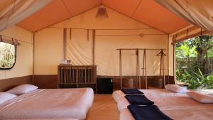 Postel nebo postele na pokoji v ubytování Lac Glamping Trian Lake