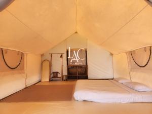 Postel nebo postele na pokoji v ubytování Lac Glamping Trian Lake