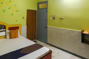 Voodi või voodid majutusasutuse Hotel O Bideshini Hotel toas