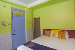 Voodi või voodid majutusasutuse Hotel O Bideshini Hotel toas