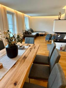 Apartment Ferienwohnung DAS UNTERACH am Attersee的休息区