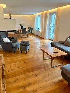 Apartment Ferienwohnung DAS UNTERACH am Attersee的休息区