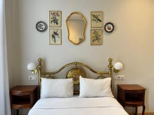 Кровать или кровати в номере Irin Hotel