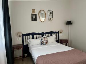 Кровать или кровати в номере Irin Hotel