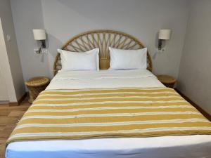 Кровать или кровати в номере Irin Hotel