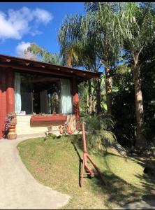 a house with a bench in front of it at Casa de campo in Itapema