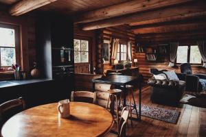 a living room with a table and a couch at Le chalet Nord in Verviers