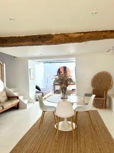 Foto dalla galleria di Loft atelier quatre a Ussel Altre 17 foto