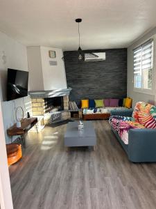 Ruang duduk di Maison avec piscine