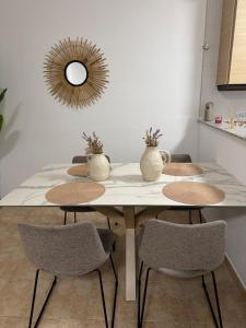 a dining room table with chairs and a mirror at Apartmán se 2 ložnicemi in Isla del Fraile