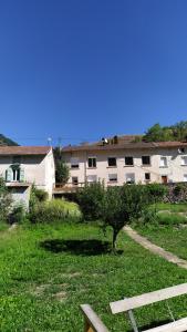 Vonkajšia záhrada v ubytovaní Gîte le Marmare