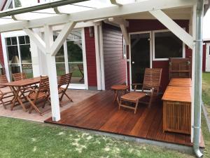 Balkón nebo terasa v ubytování Ferienhaus im Hafendorf