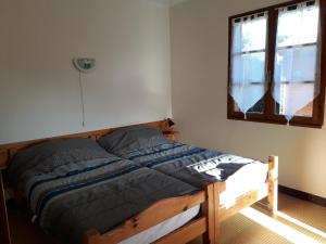 a bed in a room with a window at MF n 8 in Cazaubon