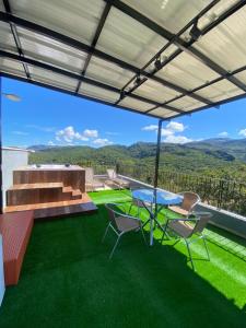 a view from the roof of a house with a table and chairs at Reserva Cipó in Serra do Cipo