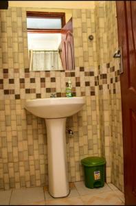 Ένα μπάνιο στο Warm & Cozy Kisumu Studio