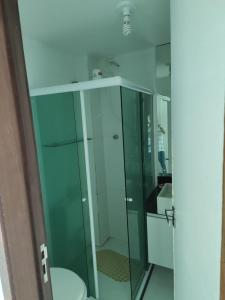 Ένα μπάνιο στο Apartamento em Jacumã - Edifício Mar & Sol Residence