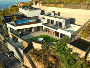 an aerial view of a house with a swimming pool at Casa da Lombada in Ponta do Sol