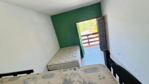 a small room with a bed and a window at Casa de Praia com Piscina no Litoral Norte SP in Caraguatatuba +51 photos