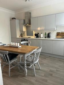 Kuchyň nebo kuchyňský kout v ubytování Double Room in Georgian Masionette + 2 fotografie