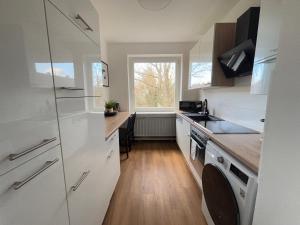 Kuchyň nebo kuchyňský kout v ubytování 3 Zimmer - city -Parkplatz - MalliBase Apartments