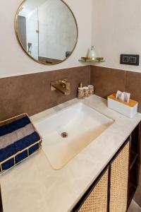 صورة لـ 6BR Luxe Villa with Pool Near Beach في كاندوليم +42 صورة