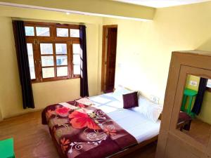 Giường trong phòng chung tại Asteria hotel