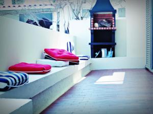 a group of red pillows sitting on steps in a room at Residencia Praia Norte - AL in Nazaré