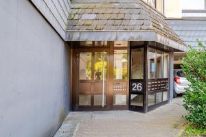 a building with a door with the number on it at Apartment Weserblick in Hameln