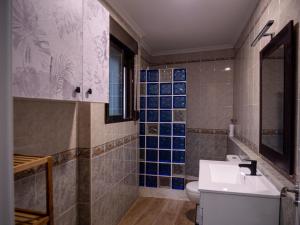 a bathroom with a sink and a toilet at Casa Lavanda in Villena +16 photos