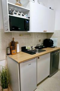 A kitchen or kitchenette at Dani Home Apartman