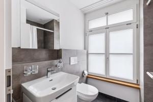 Ένα μπάνιο στο The R Apartment Rosengasse