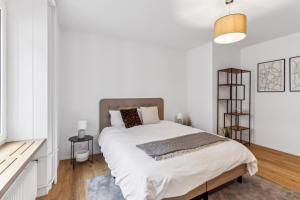 Ένα ή περισσότερα κρεβάτια σε δωμάτιο στο The R Apartment Rosengasse +6 φωτογραφίες