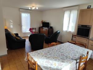 Et tv og/eller underholdning på La Maison des Rosiers