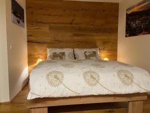 Postel nebo postele na pokoji v ubytování STEZKA horský apartmán Dolní Morava