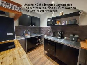 Kuchyň nebo kuchyňský kout v ubytování 100 qm DG Wohnung 《Kehr wieder》Bexbach Saarland