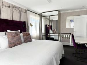 Fable Auckland, MGallery客房内的一张或多张床位
