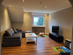 Posezení v ubytování 100 qm DG Wohnung 《Kehr wieder》Bexbach Saarland